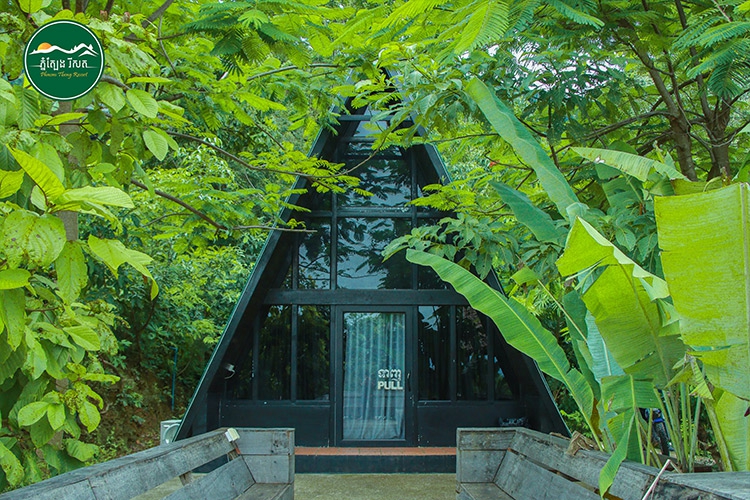 ផ្ទះកញ្ចក់ គ្រែបី